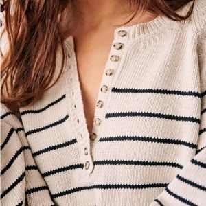 Sezane Leontine sweater in ecru/navy